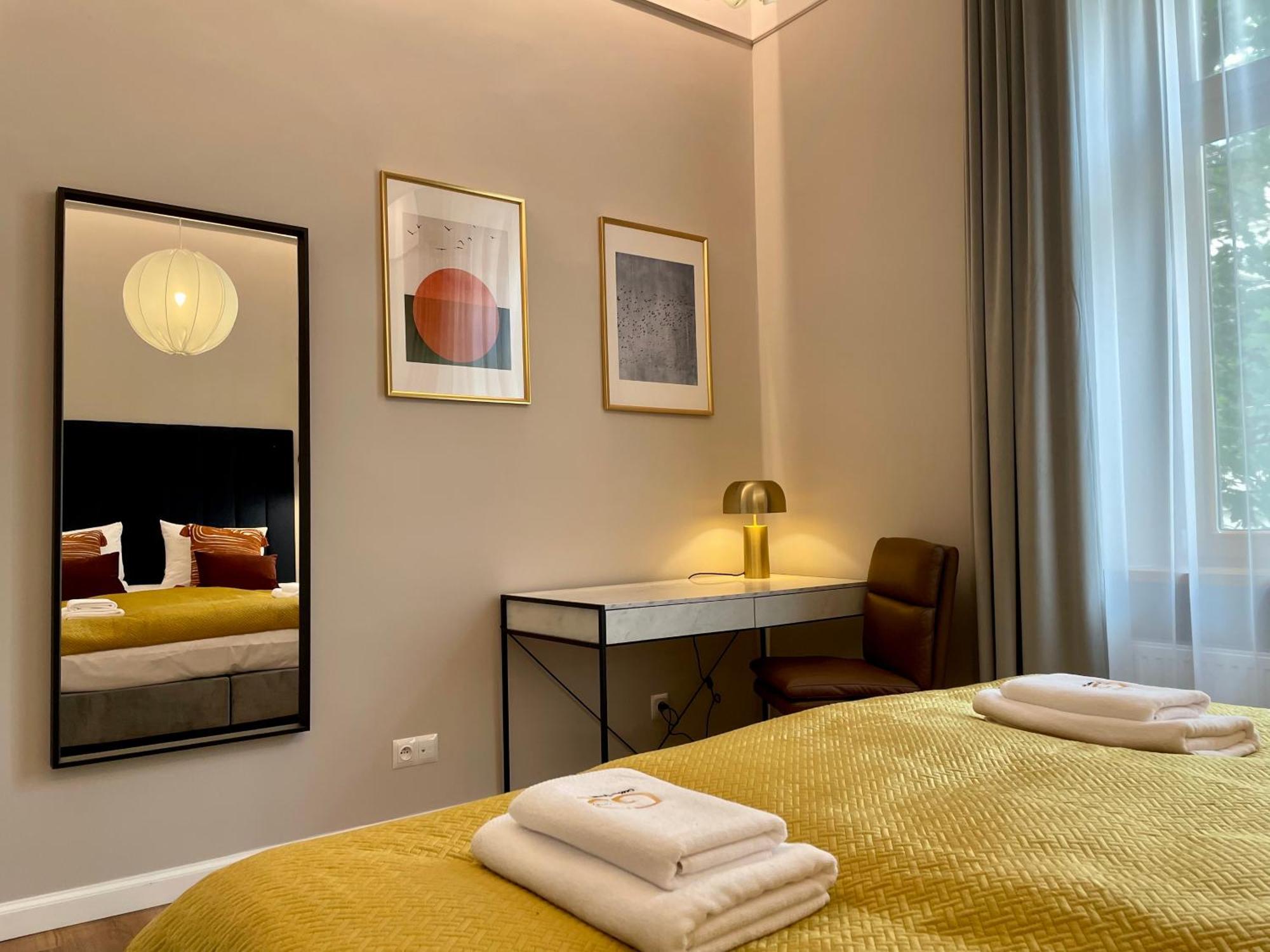 Golden Queen Apartments City Center Krakow Bagian luar foto