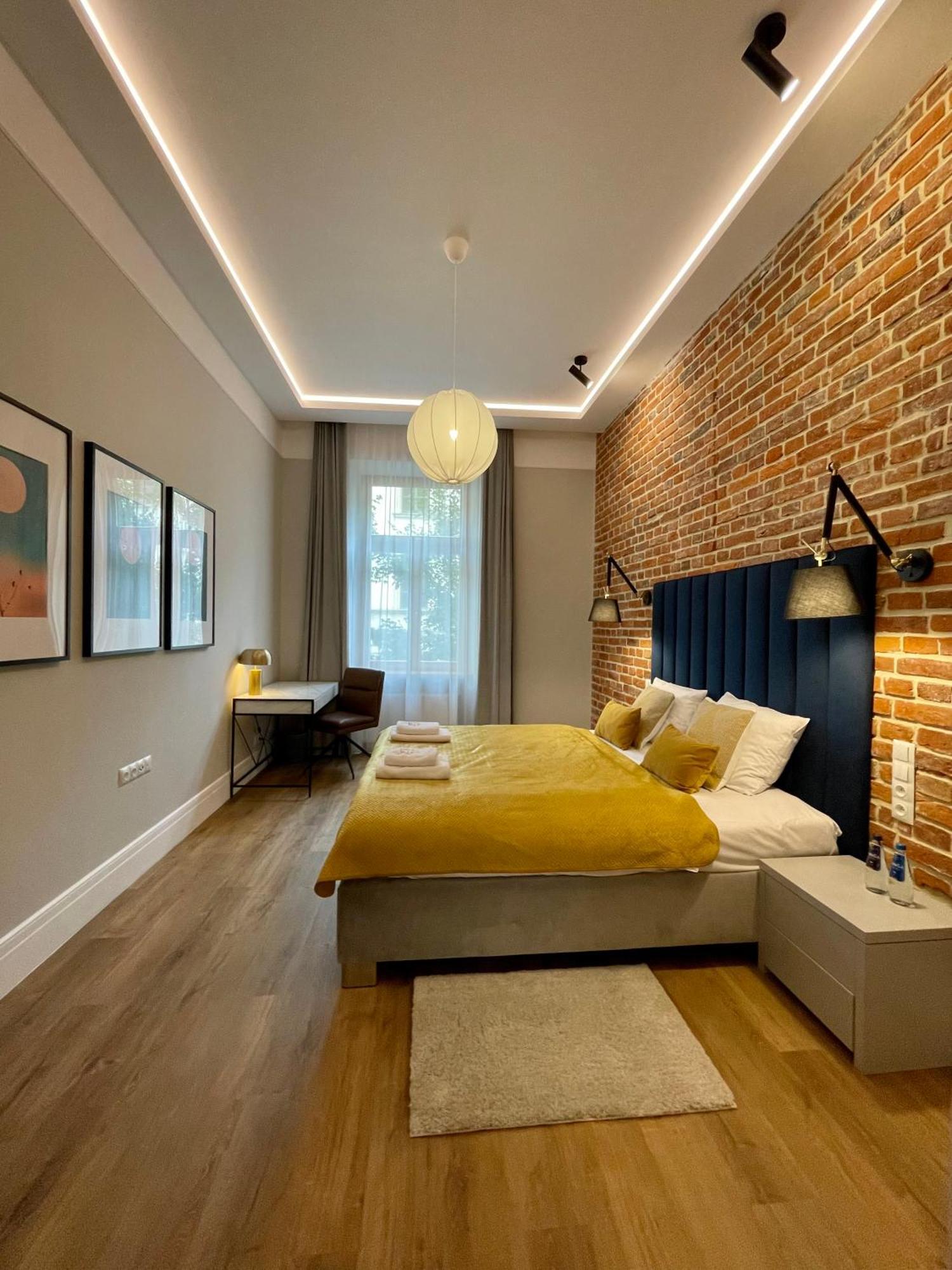 Golden Queen Apartments City Center Krakow Bagian luar foto